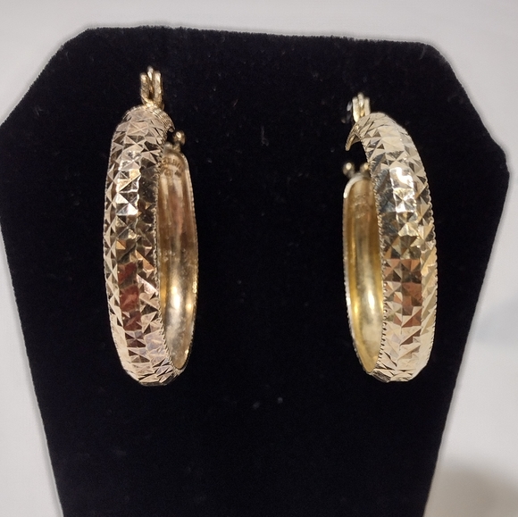 Turkish Yellow Gold Over Sterling Silver Diamond Cut Pattern Hoop Earrings - Picture 7 of 13